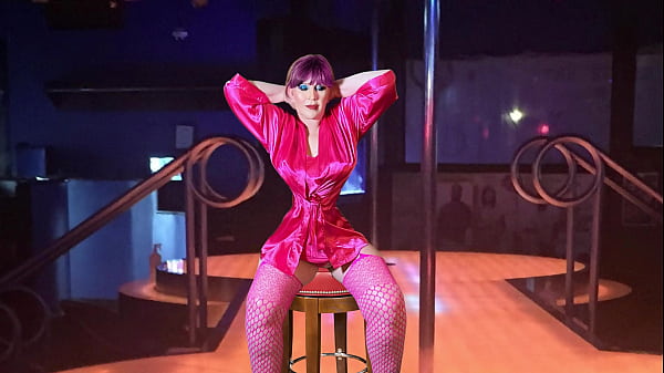 Granny Carmen Angel: Pretty in Pink Deep Throating Cocksucker