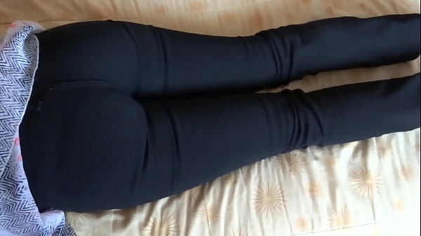 I pull down my stepmother’s jeans to masturbate and cum on her big ass, full of milk