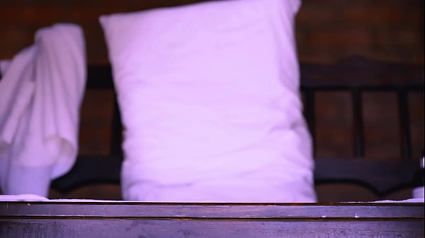 La colegiala y el mejor amigo se rozaron en el vestuario.