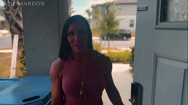 Sexy Bodybuilder Gets Pounded Out During Therapy